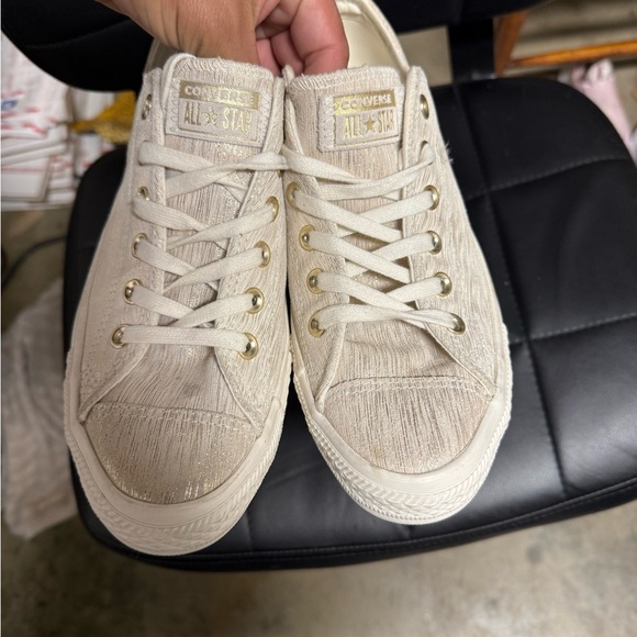 Converse Chuck Taylor All Star CTAS Low Metallic Gold 561647C Womens Size 9 Used - Picture 4 of 9